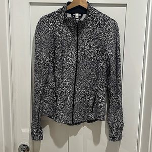 Lululemon InStill Jacket WGAW 12
Color: Warped Grain Alpine White Black
Size: 12